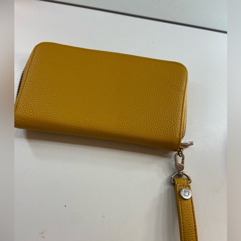 Like New Wallet || Thirty One